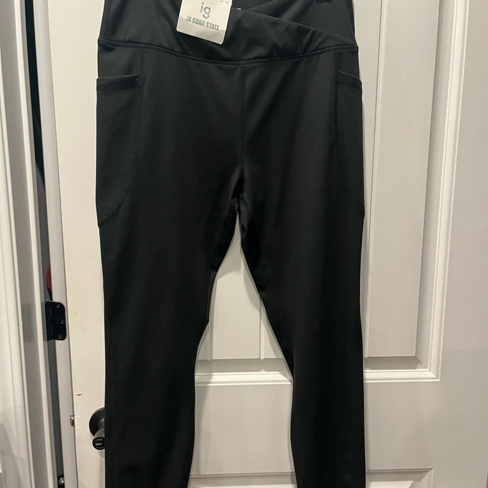 Woman’s tummy control L black fleece lined compression leggings w/ pockets NWT